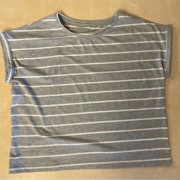 Zyia Gray Stripe Shoulder T - Picture 2 of 3